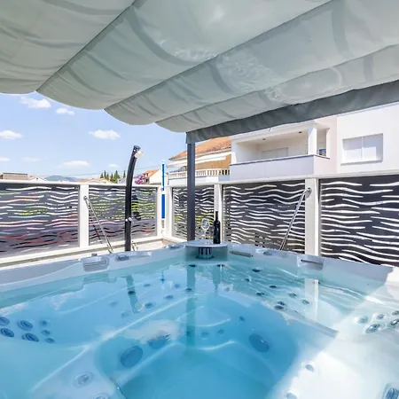 Merita - Two Bedroom With Balcony