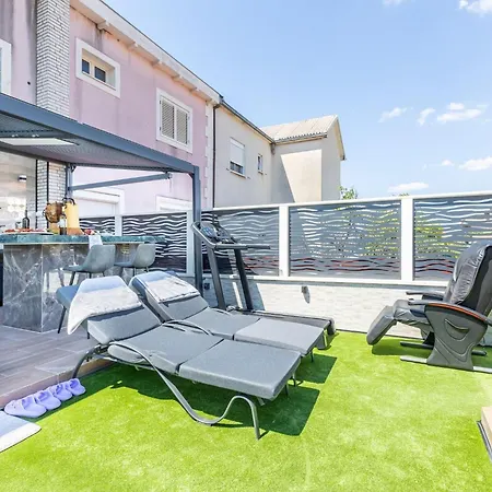 Merita - Two Bedroom With Balcony * Kastela