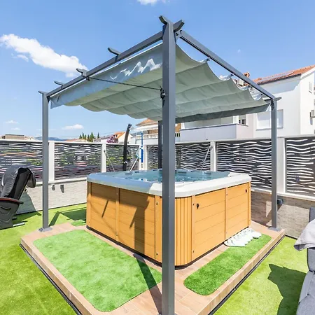 Merita - Two Bedroom With Balcony Apartment