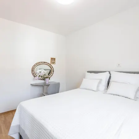 Merita - Two Bedroom With Balcony *