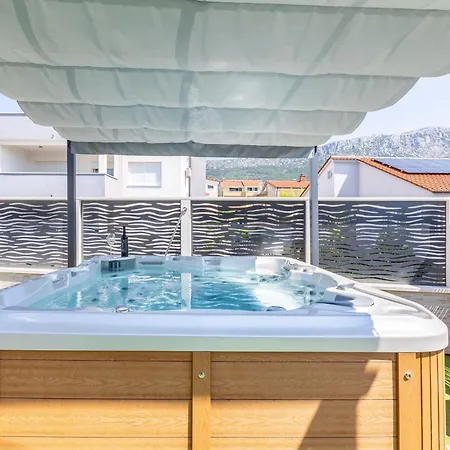 Merita - Two Bedroom With Balcony