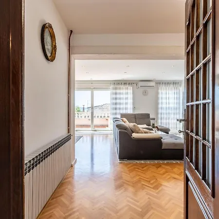 Merita - Two Bedroom With Balcony *