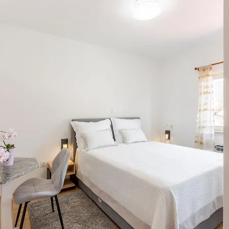 Merita - Two Bedroom With Balcony アパート Kaštela