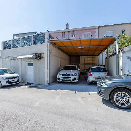 Merita - Two Bedroom With Balcony Apartment