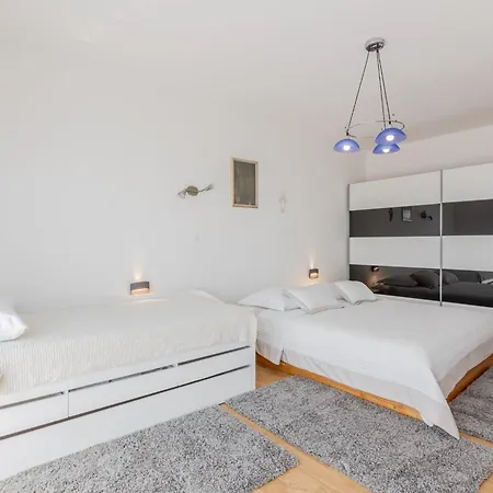 Merita - Two Bedroom With Balcony Kaštela